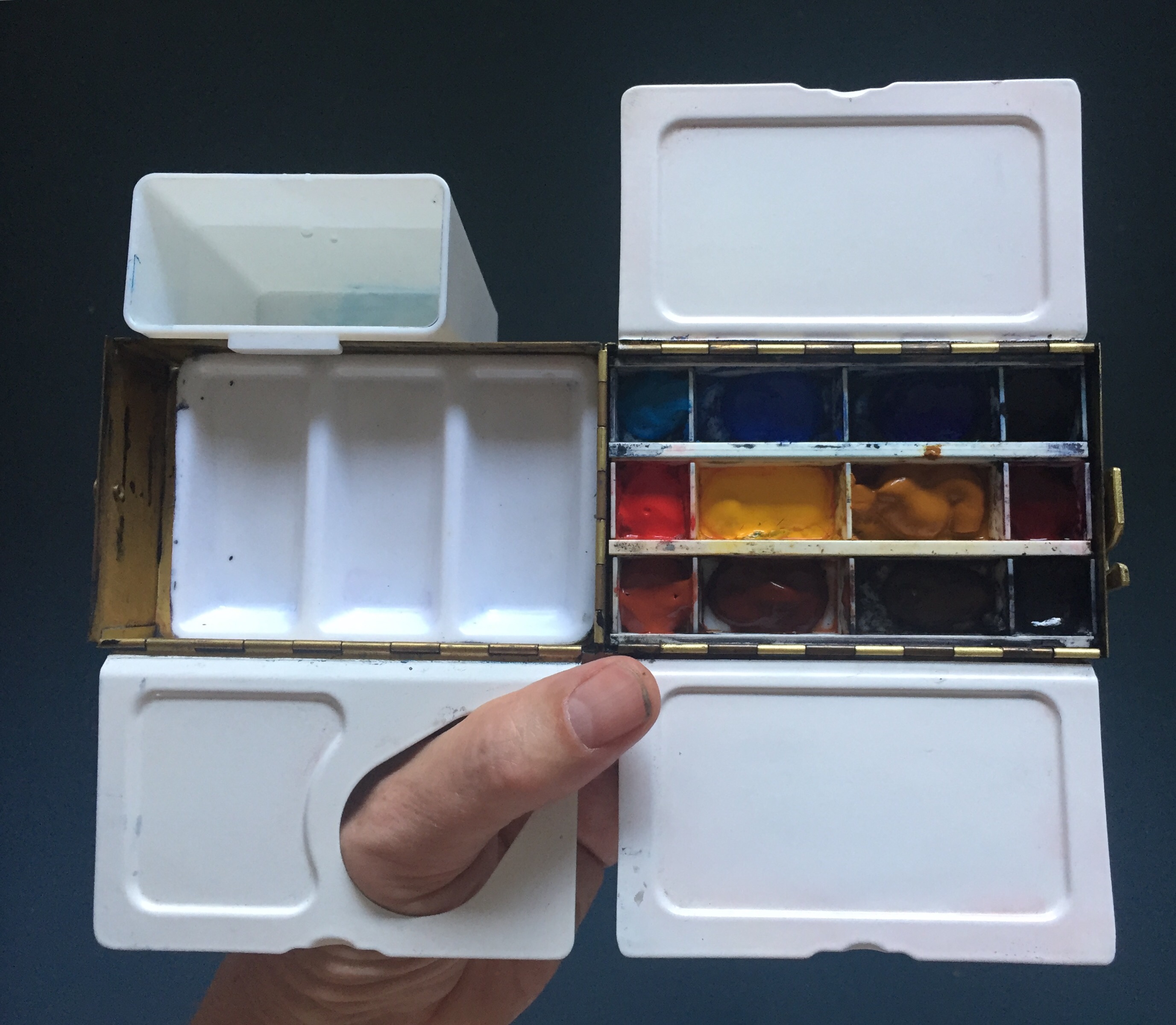 My customised Frazer Price Palette Box with new deeper mixing wells and a hanging water container